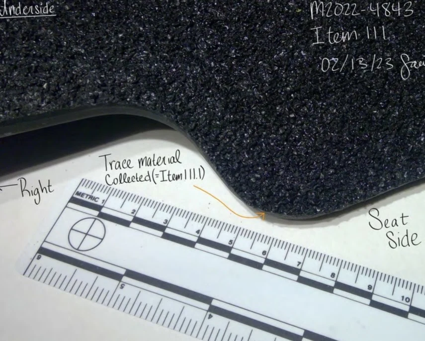 Close view of the textured underside of a floor mat along a curved edge, with a measurement scale and trace-material annotation.