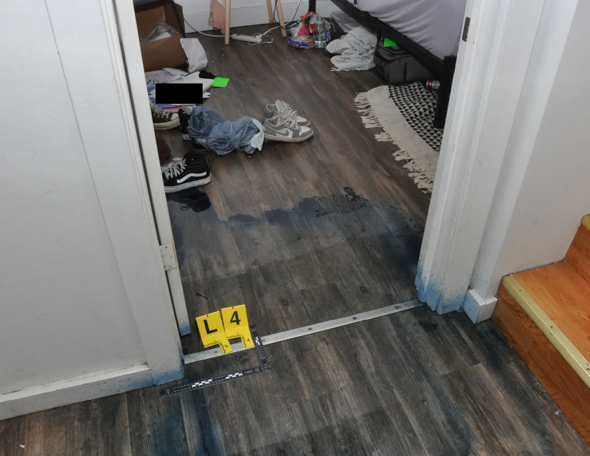 Bedroom doorway beside stairs, with yellow markers L and 4 and a measuring scale on the floor at the threshold.