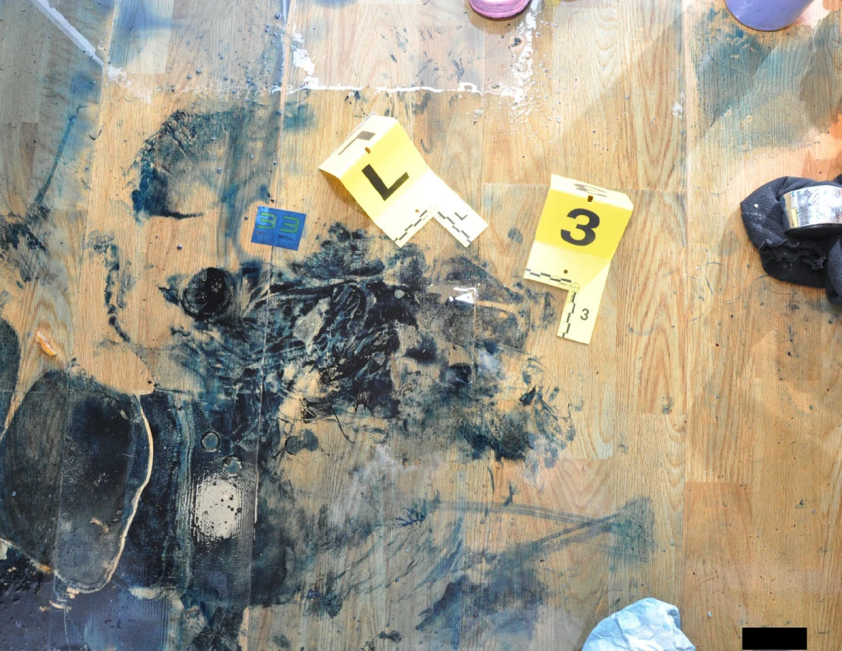 Dark patterned marks on wood-look flooring beside yellow markers L and 3.