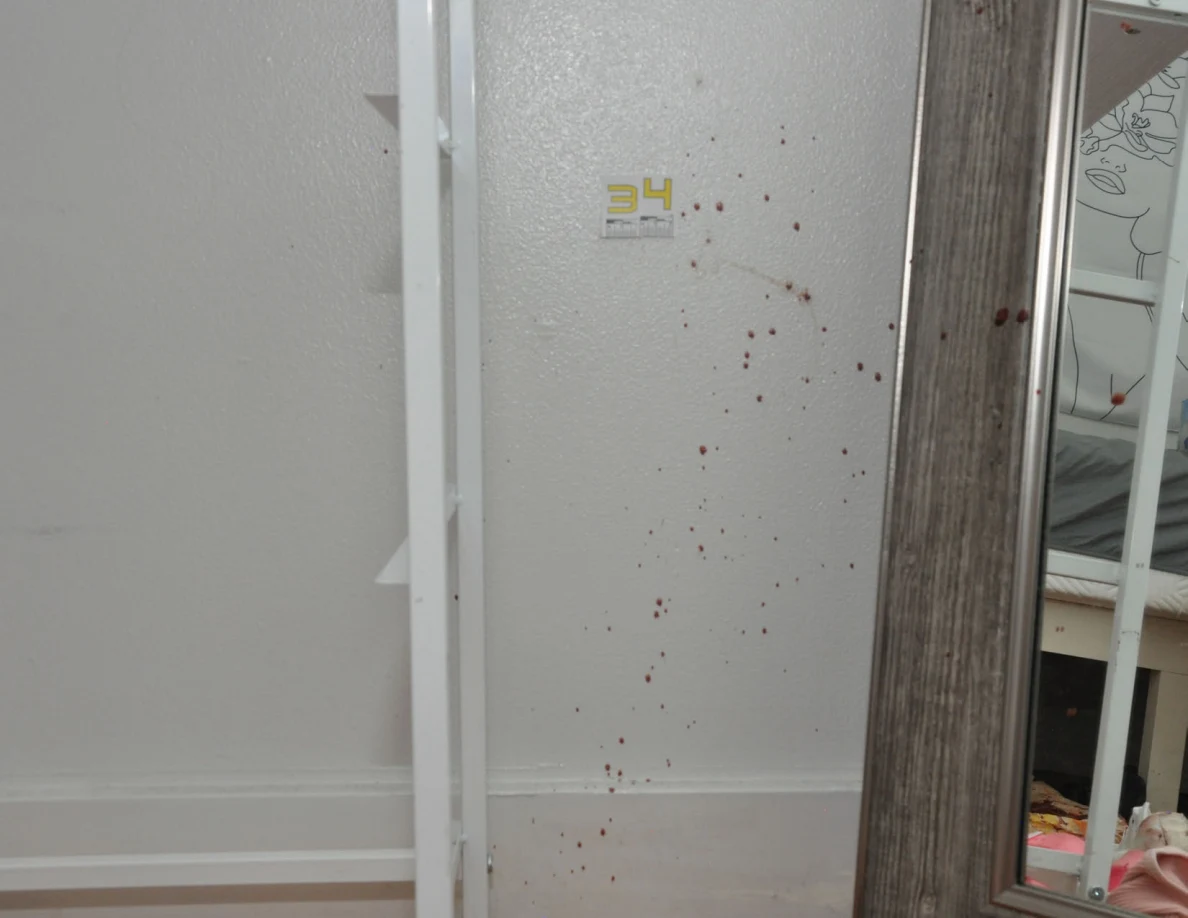 Reddish wall spots beside scale label 34 and a wood-look mirror frame.