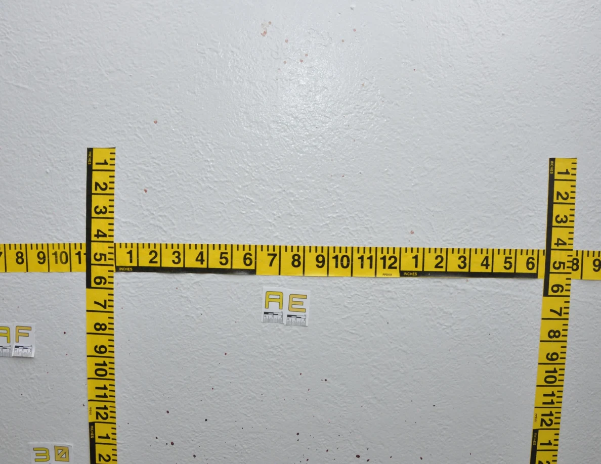 Wall spots beside labels AE and AF and crossed yellow measuring tapes.