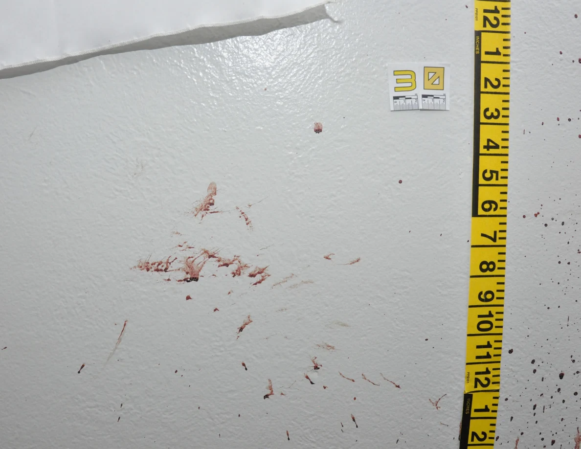 Reddish wall smears below fabric edge beside label 30 and vertical measuring tape.