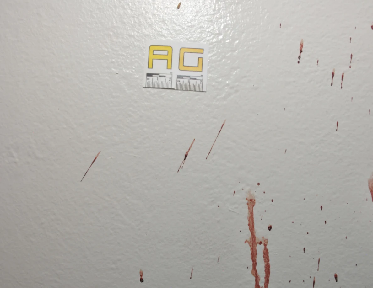 Reddish wall spots and thin streaks beside label AG.