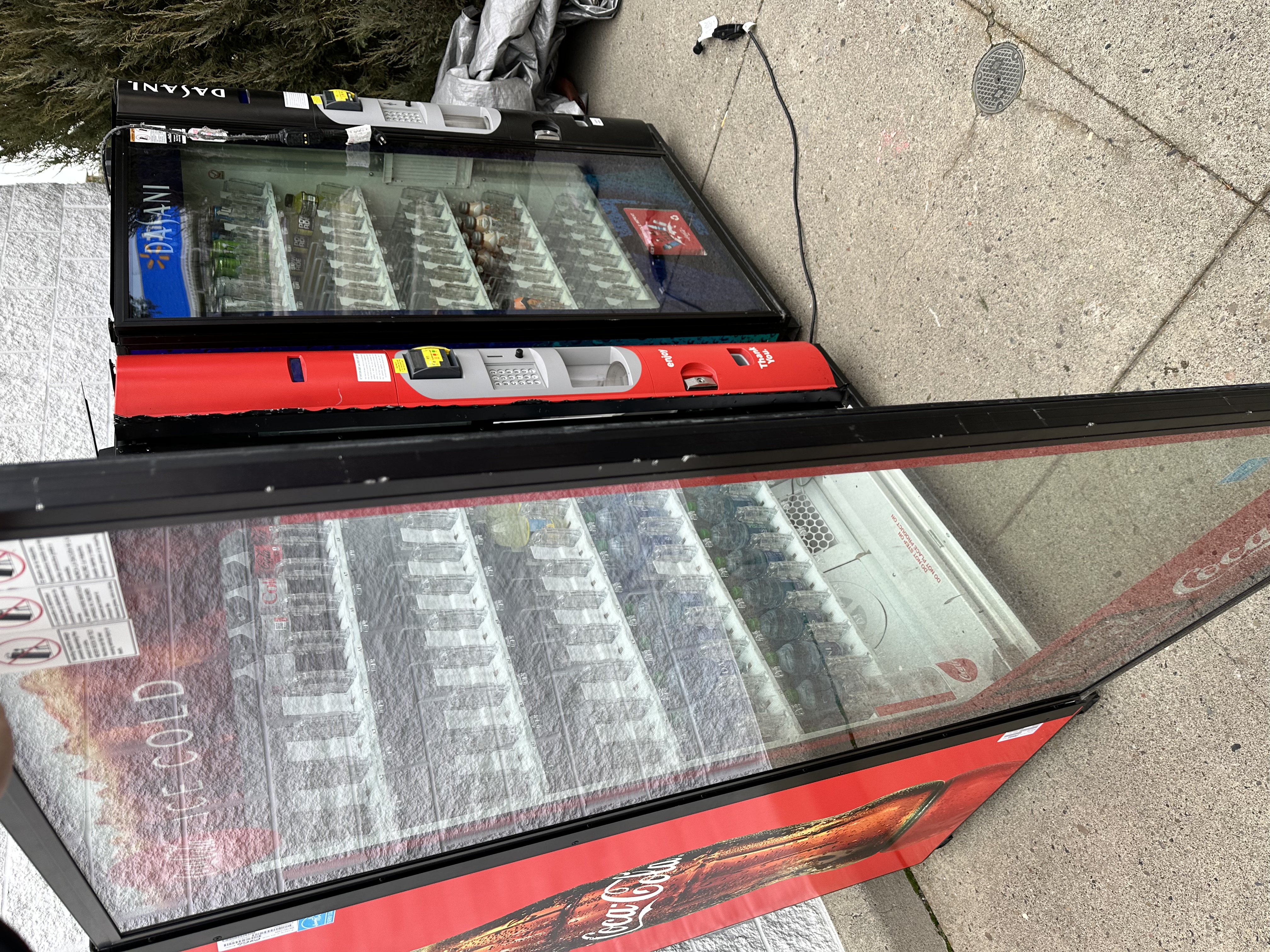 23-M00107 Mal Mischief — Glass of Coke Machine (2).JPG.jpg