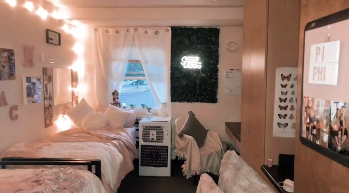 Bedroom Photograph 3 of 3