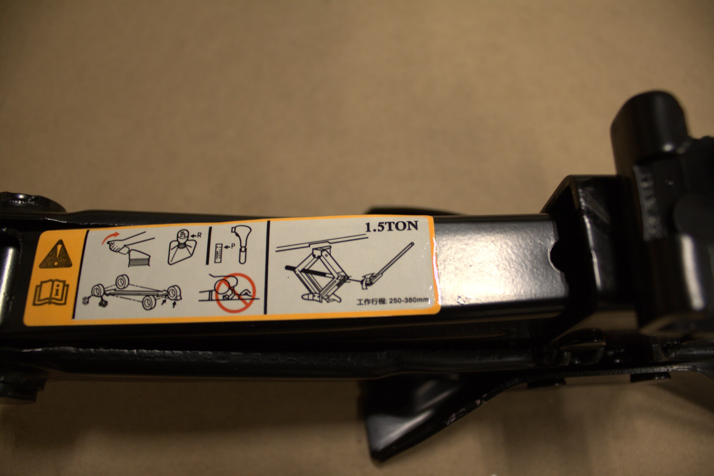 Vehicle scissor jack photograph — Scissor Jack 2.CR2